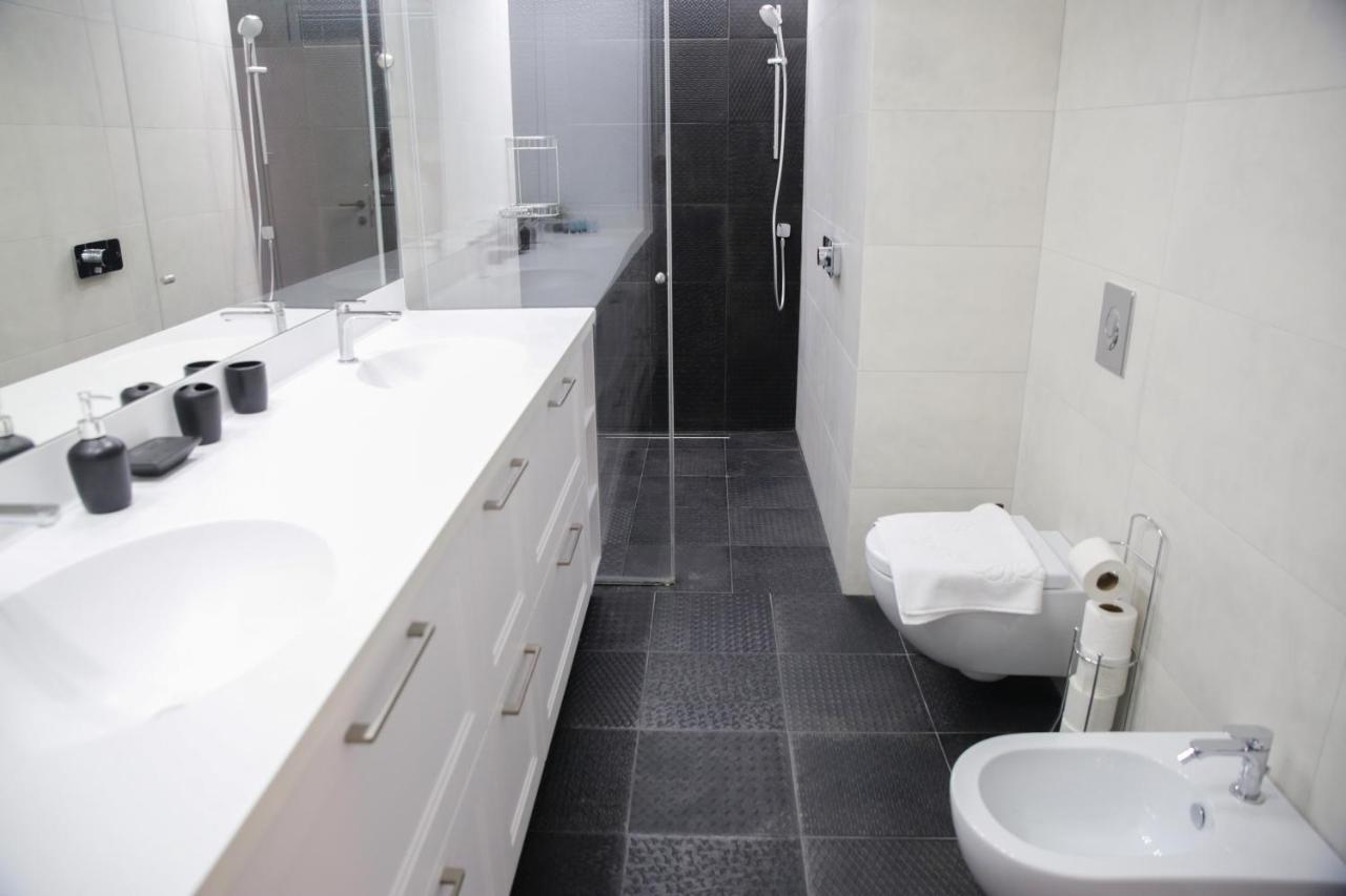 Appartamento Yalarent Midtown Towers Tlv Tel Aviv Esterno foto